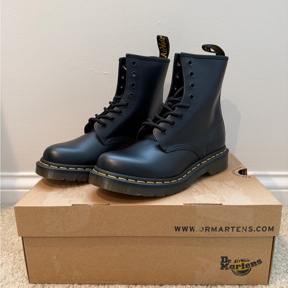 Dr. Martens Women’s 1460 Originals Black Boots NWT Size 6
